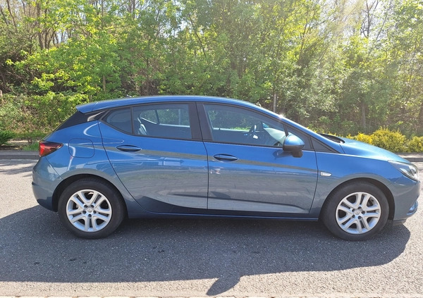 Opel Astra cena 48000 przebieg: 79000, rok produkcji 2016 z Wrocław małe 137